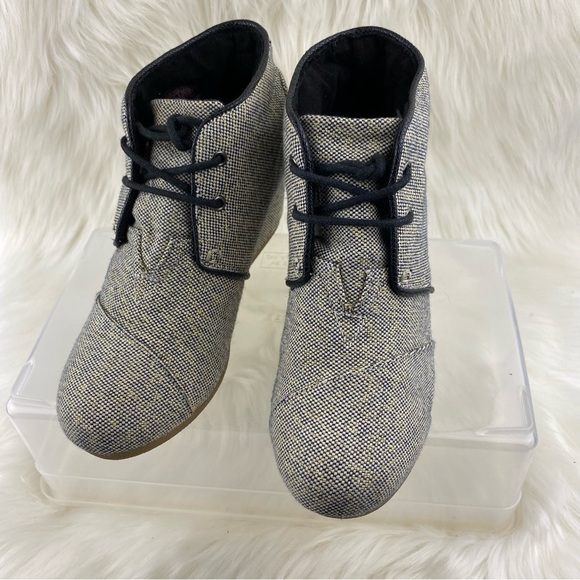 TOMS WEDGE LACEUP BOOTIES SIZE 8 WOMAN - Picture 2 of 10